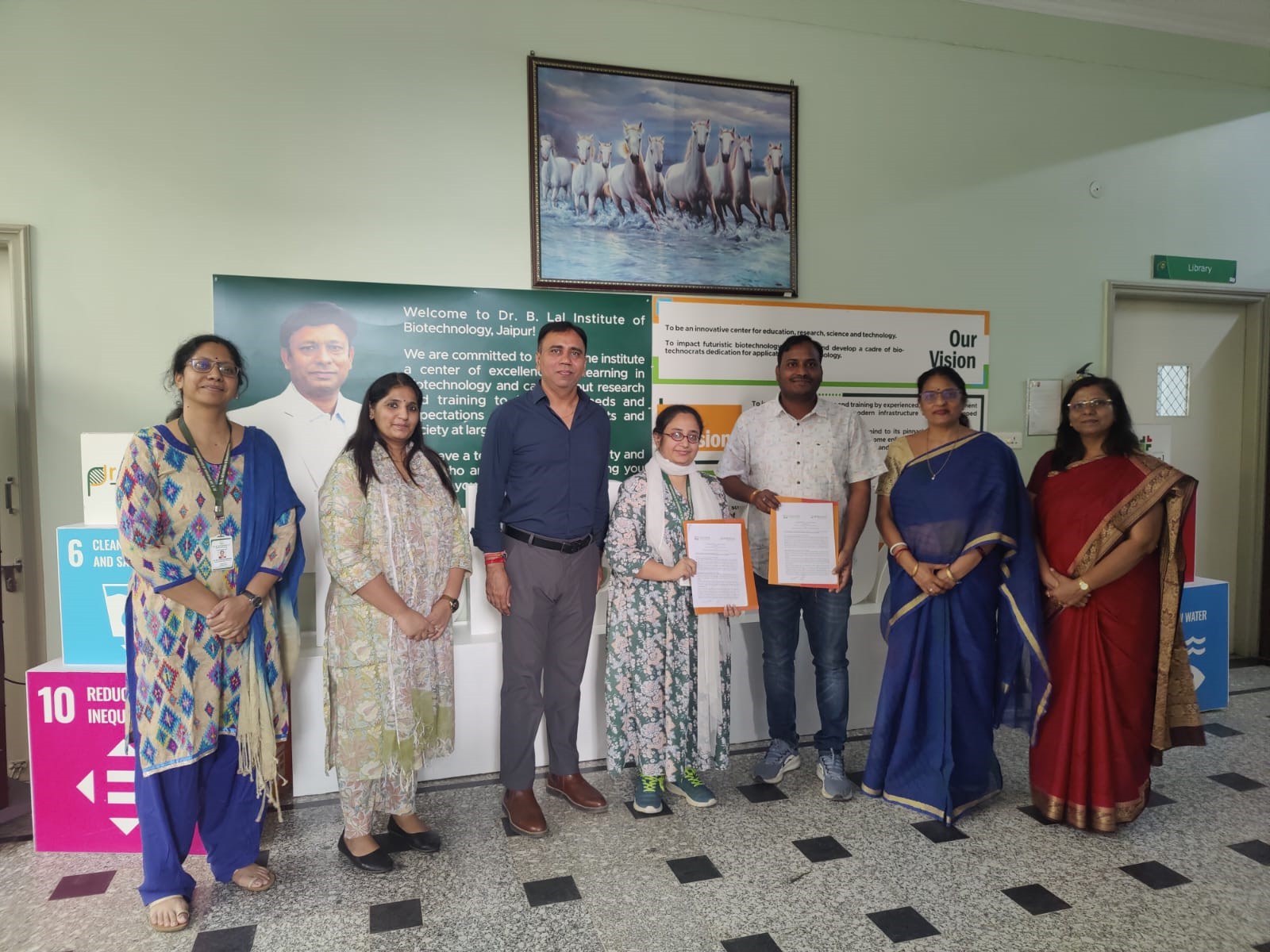 We hosted an Industry Talk and signed an MoU with Retro Biotech and Research, Jaipur. The session was led by Dr Rahul Sharma and Vaibhav Kumar Tamrakar, who shared their invaluable insights into career opportunities after completing an MSc and a PhD.