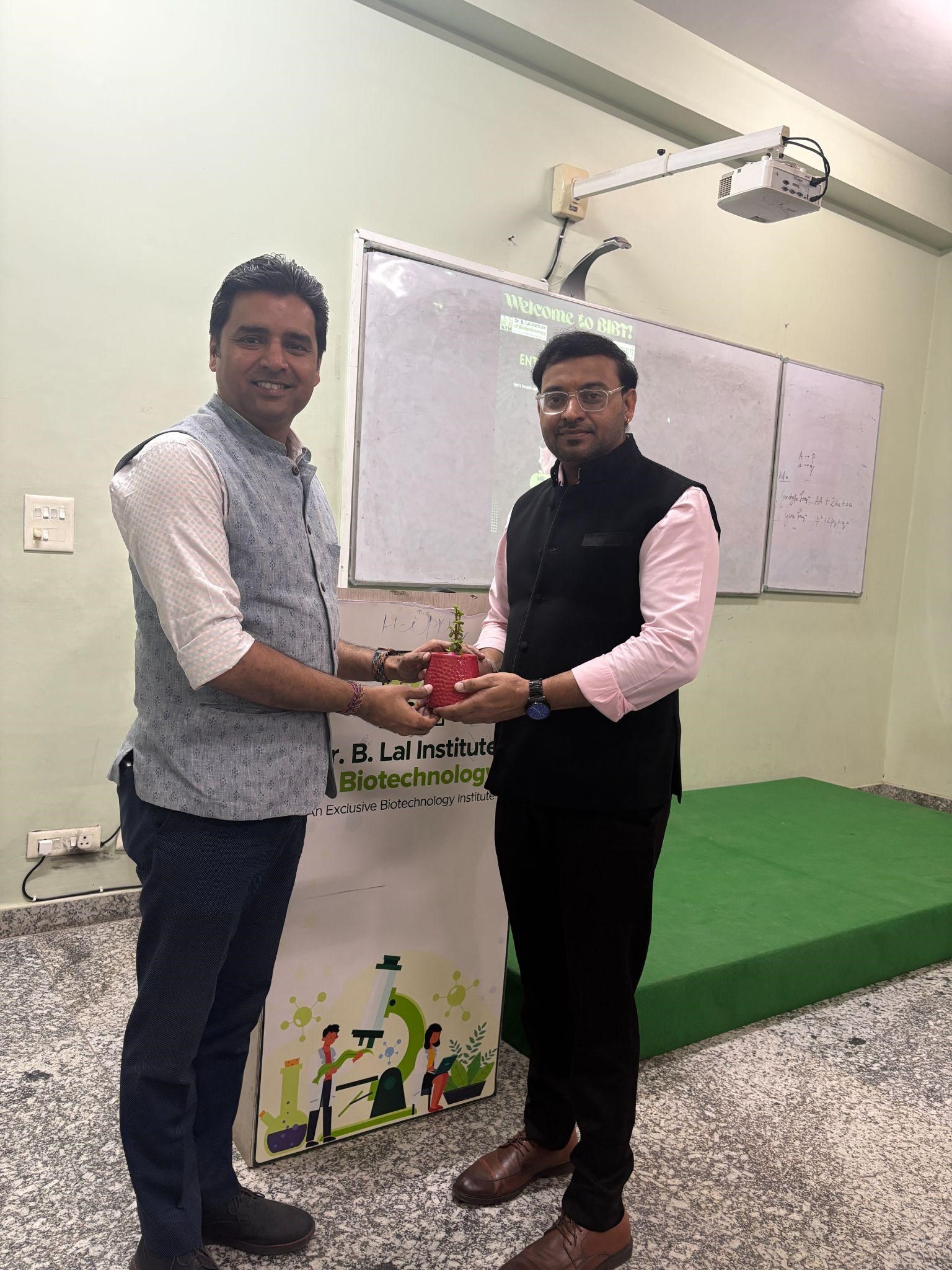 We marked the occasion with an engaging and insightful session titled “Pitch Perfection” by Mr Aditya Nath, Director of Nineth Space CoWorking and Founder, EcoCentric Technologies.