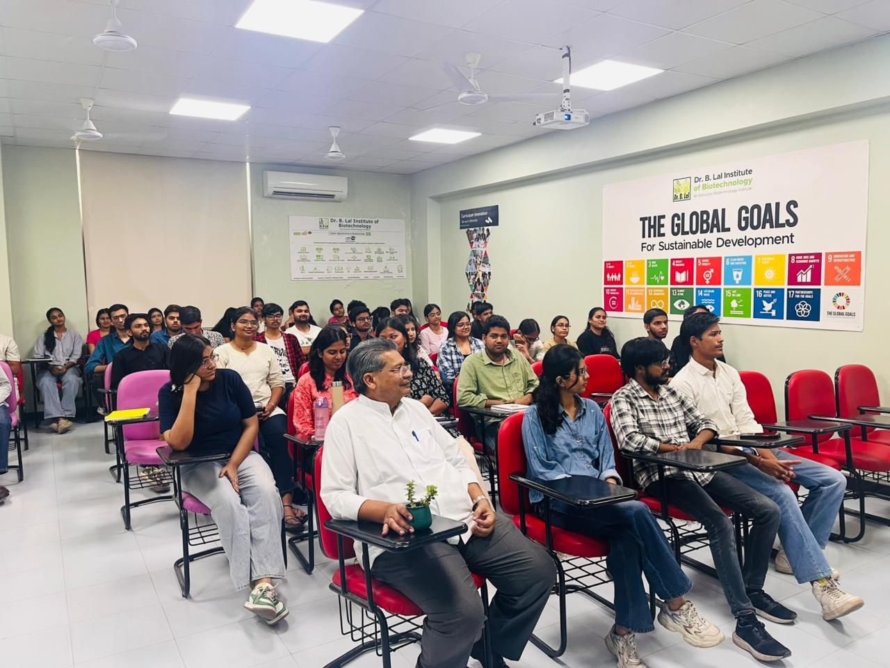 An insightful industry session on “Green Jobs – Future of Work Doctrine” was conducted by Mr. Mukesh Gupta, CMD, Hello Kisan, offering students a fresh perspective on the evolving world of sustainable careers.