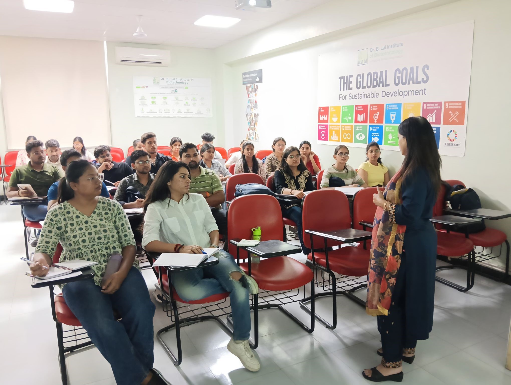 In the second episode of our Campus2Corporate series, we continued our interactive workshop focused on building a strong LinkedIn strategy for our MSc students. The session, led by Meeta Mathur, introduced students to the fundamentals of LinkedIn and how to use it effectively.