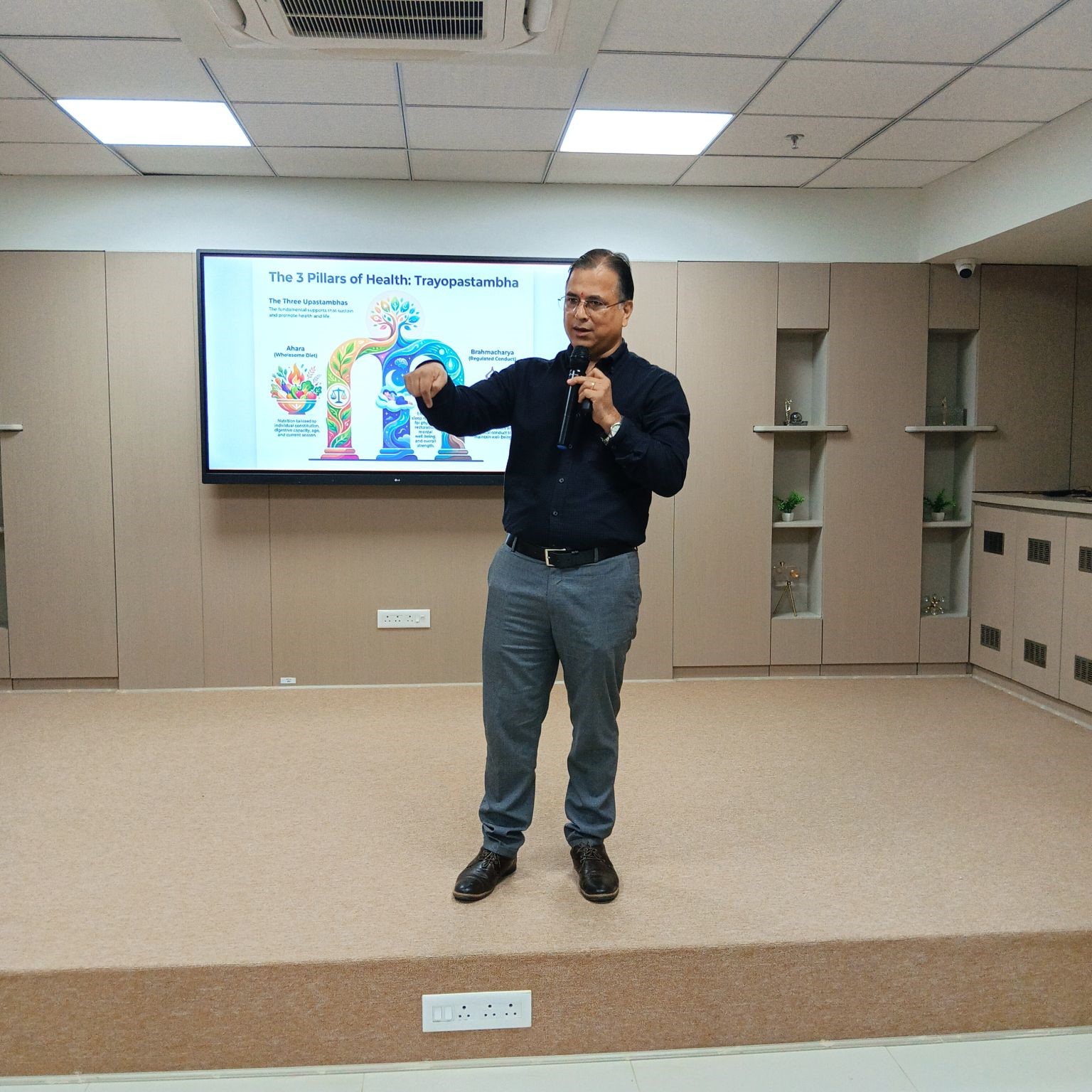 The Indian Knowledge System (IKS) Club successfully organised an insightful talk on “Lifestyle Management for Disease Prevention” by Dr. Harish Bhakuni, Associate Professor, National Institute of Ayurveda, Jaipur. He shared valuable insights into simple, healthy lifestyle practices that can help prevent lifestyle-related diseases, including cancer, heart conditions and diabetes.